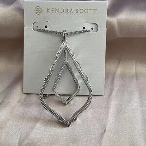 Kendra Scott necklace